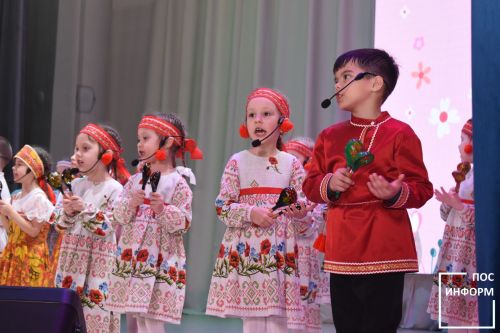🌸 В Камских Полянах прошёл праздничный концерт в честь 8 Марта! 🌸
