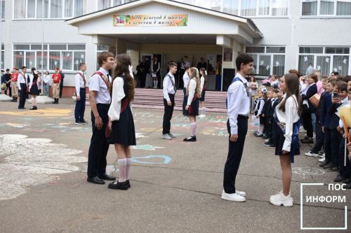Последний звонок прозвенел для выпускников школы №2 Камских Полян