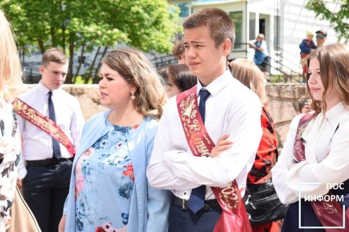 Последний звонок прозвенел для выпускников школы №2 Камских Полян