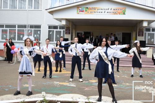 Последний звонок прозвенел для выпускников школы №2 Камских Полян
