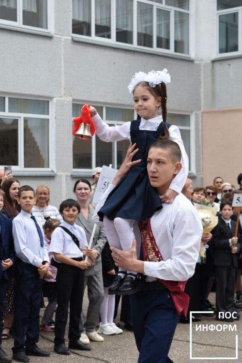 Последний звонок прозвенел для выпускников школы №2 Камских Полян