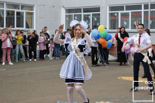 Последний звонок прозвенел для выпускников школы №2 Камских Полян