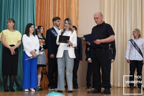 В школе № 1 Камских Полян прозвенел последний звонок