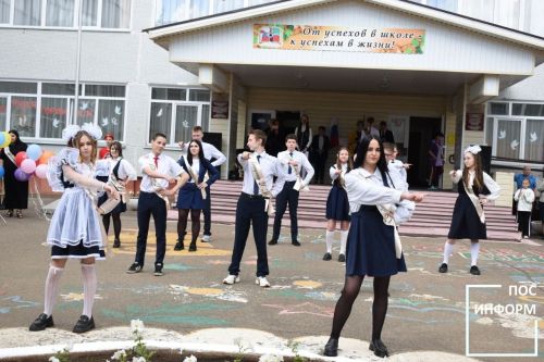 Последний звонок прозвенел для выпускников школы №2 Камских Полян