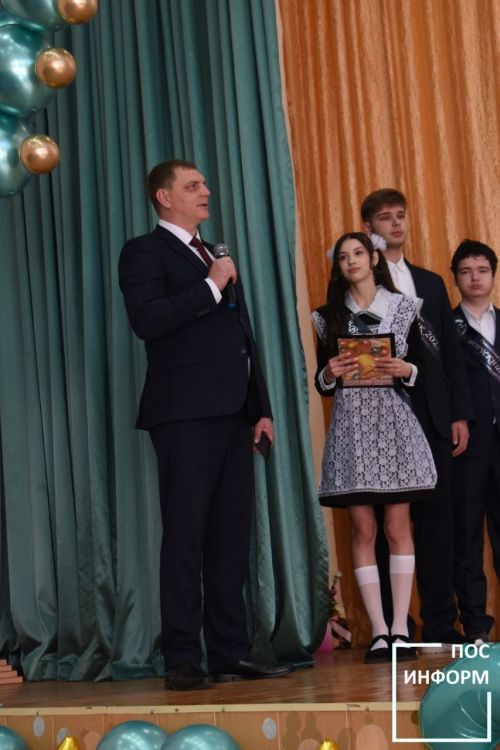 В школе № 1 Камских Полян прозвенел последний звонок