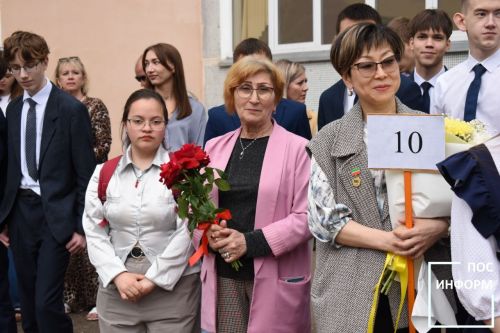 Последний звонок прозвенел для выпускников школы №2 Камских Полян