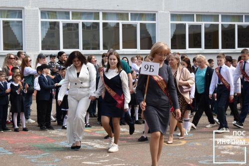 Последний звонок прозвенел для выпускников школы №2 Камских Полян