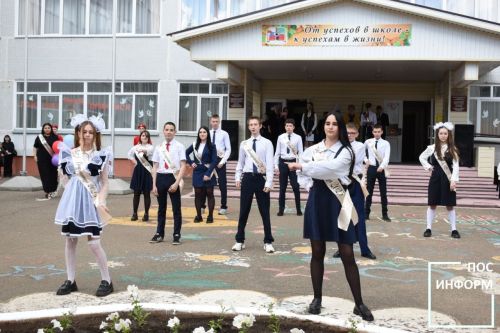 Последний звонок прозвенел для выпускников школы №2 Камских Полян