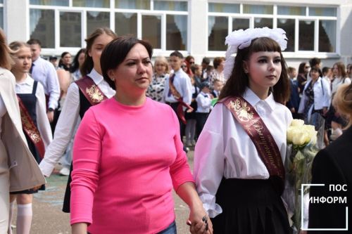 Последний звонок прозвенел для выпускников школы №2 Камских Полян