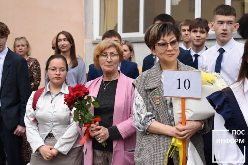 Последний звонок прозвенел для выпускников школы №2 Камских Полян