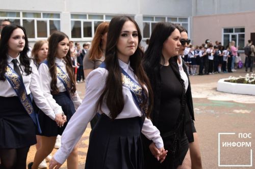 Последний звонок прозвенел для выпускников школы №2 Камских Полян