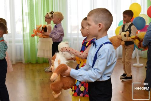 В детском саду «Огонек» состоялось торжественное мероприятие — выпускной для детей из логопедической группы № 10