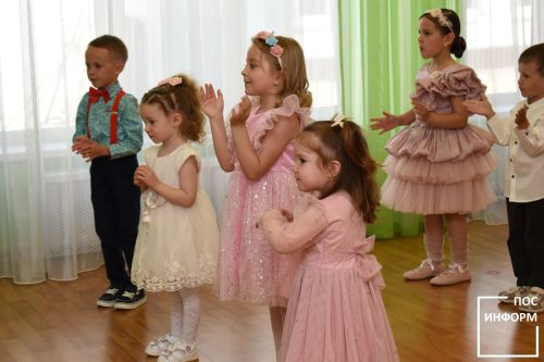 В детском саду «Огонек» состоялось торжественное мероприятие — выпускной для детей из логопедической группы № 10