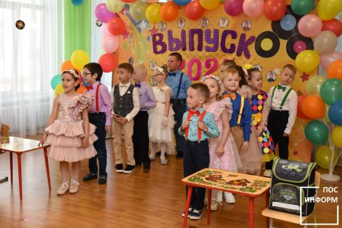 В детском саду «Огонек» состоялось торжественное мероприятие — выпускной для детей из логопедической группы № 10