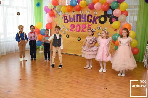 В детском саду «Огонек» состоялось торжественное мероприятие — выпускной для детей из логопедической группы № 10