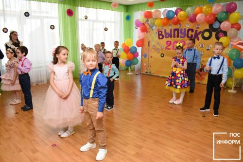 В детском саду «Огонек» состоялось торжественное мероприятие — выпускной для детей из логопедической группы № 10