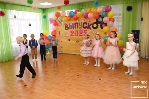 В детском саду «Огонек» состоялось торжественное мероприятие — выпускной для детей из логопедической группы № 10