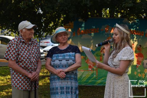Яркий праздник двора 17 июля 2025 прошел в первом микрорайоне Камских Полян
