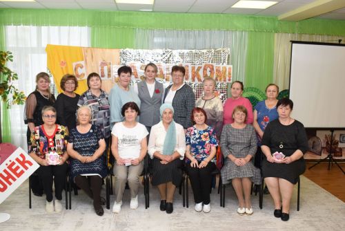 В детском саду «Огонек» Камских Полян отметили День пожилого человека