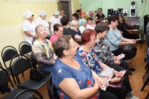 В детском саду «Огонек» Камских Полян отметили День пожилого человека