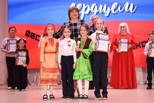 В камских Полянах состоялось торжественное открытие года «Патриотизма и единства»
