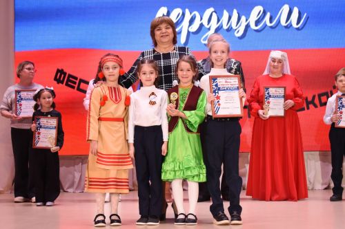 В камских Полянах состоялось торжественное открытие года «Патриотизма и единства»