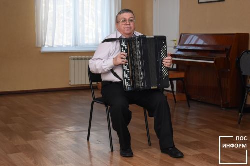 В детской музыкальной школе Камских Полян поздравили милых женщин.