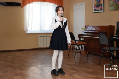 В детской музыкальной школе Камских Полян поздравили милых женщин.