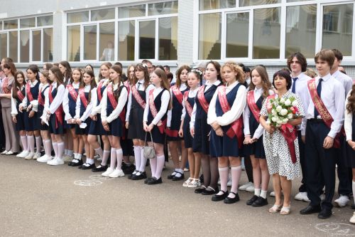 Прозвенел последний звонок в Камскополянской школе №2