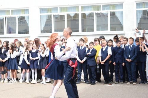 Прозвенел последний звонок в Камскополянской школе №2