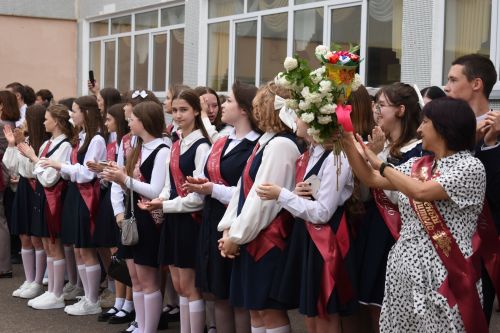 Прозвенел последний звонок в Камскополянской школе №2