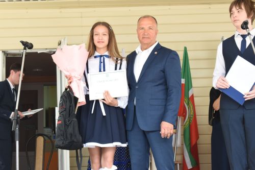 Прозвенел последний звонок в Камскополянской школе №2