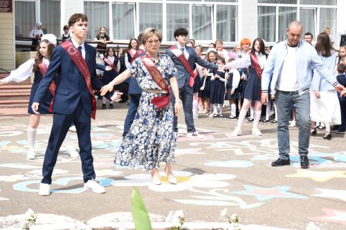 Прозвенел последний звонок в Камскополянской школе №2