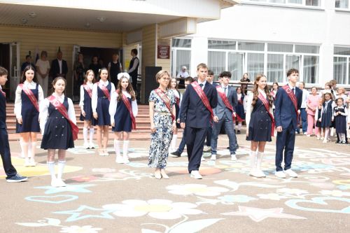 Прозвенел последний звонок в Камскополянской школе №2