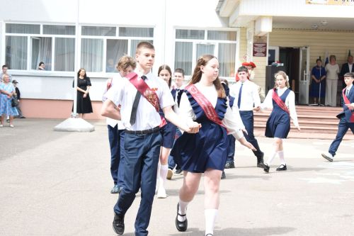 Прозвенел последний звонок в Камскополянской школе №2