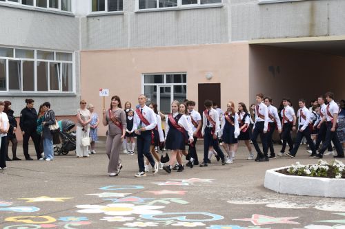 Прозвенел последний звонок в Камскополянской школе №2