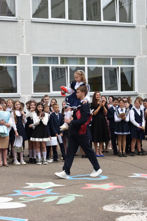 Прозвенел последний звонок в Камскополянской школе №2