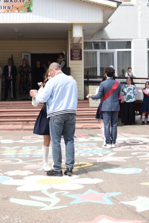 Прозвенел последний звонок в Камскополянской школе №2