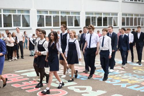 Прозвенел последний звонок в Камскополянской школе №2