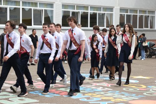 Прозвенел последний звонок в Камскополянской школе №2