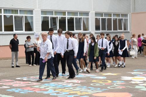 Прозвенел последний звонок в Камскополянской школе №2