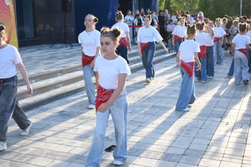 Смех, драйв и флешмоб: как в Камских Полянах прошёл День защиты детей на площади у «Чулман-Су»