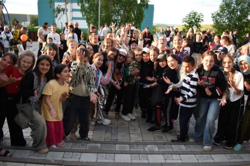 Смех, драйв и флешмоб: как в Камских Полянах прошёл День защиты детей на площади у «Чулман-Су»