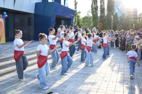 Смех, драйв и флешмоб: как в Камских Полянах прошёл День защиты детей на площади у «Чулман-Су»