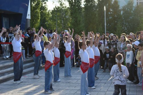 Смех, драйв и флешмоб: как в Камских Полянах прошёл День защиты детей на площади у «Чулман-Су»