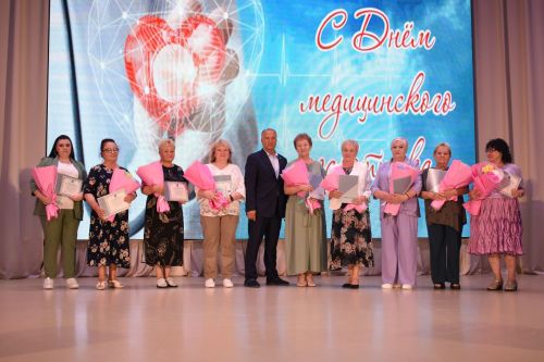 В Камских Полянах сказали спасибо медикам и поздравили больницу с 40-летием