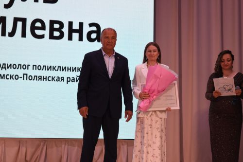 В Камских Полянах сказали спасибо медикам и поздравили больницу с 40-летием
