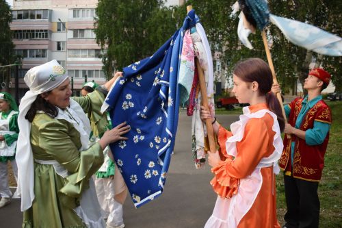 3 июня в Камских Полянах состоялся «Булэк жию» — сбор подарков к празднику Сабантуй