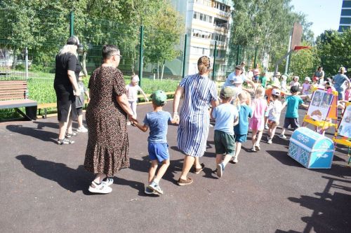 «Загадочный кокошник»: как на Школьном бульваре Камских Полян ожила русская народная сказка!