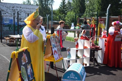 «Загадочный кокошник»: как на Школьном бульваре Камских Полян ожила русская народная сказка!